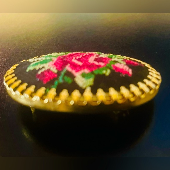 Vintage Rose Petit Embroidered Brooch - Picture 3 of 8
